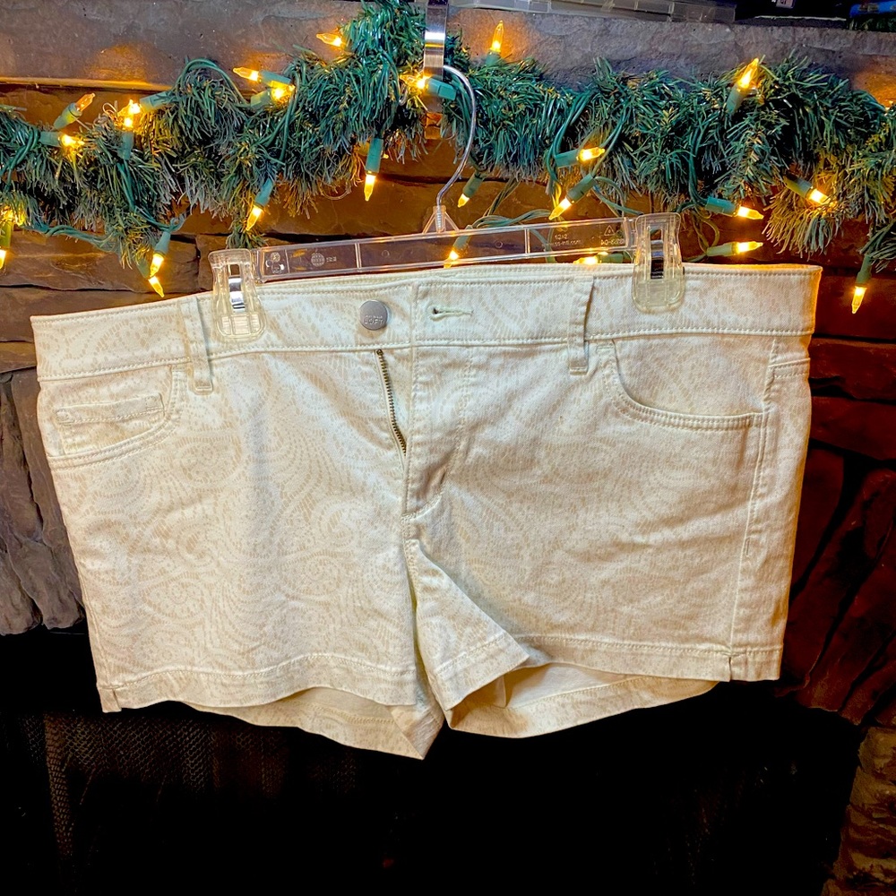 LOFT White with cream pattern shorts 14 NWT